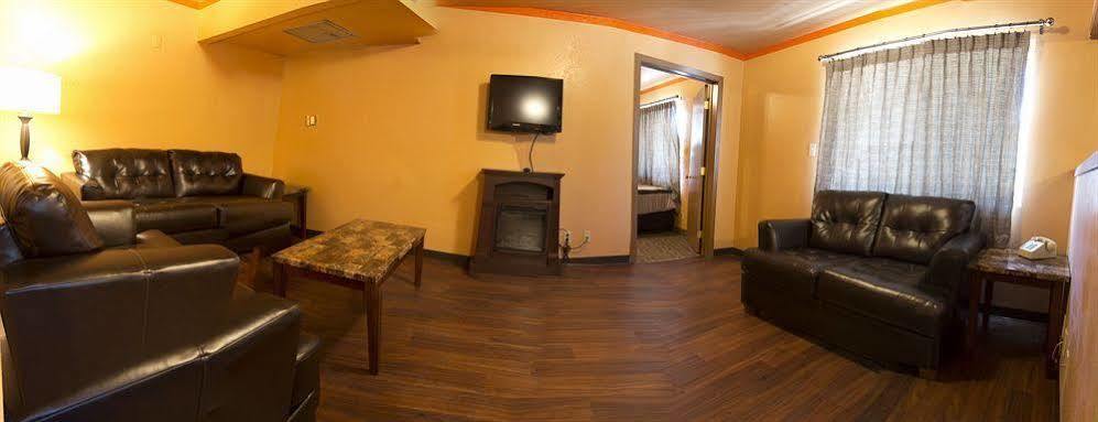 Capitol Inn & Suites Pierre Bagian luar foto