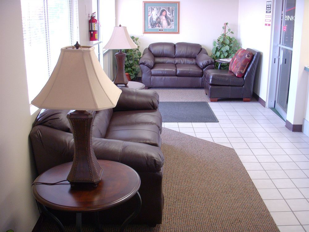 Capitol Inn & Suites Pierre Bagian luar foto