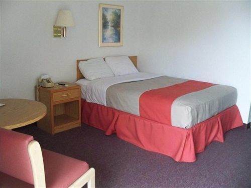 Capitol Inn & Suites Pierre Bagian luar foto