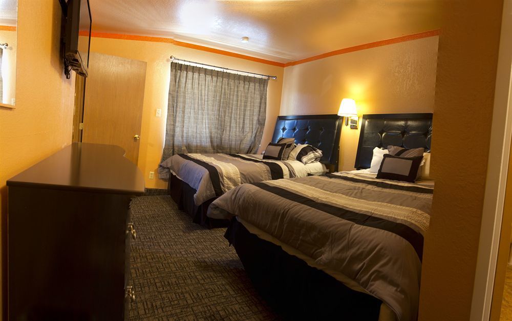 Capitol Inn & Suites Pierre Bagian luar foto