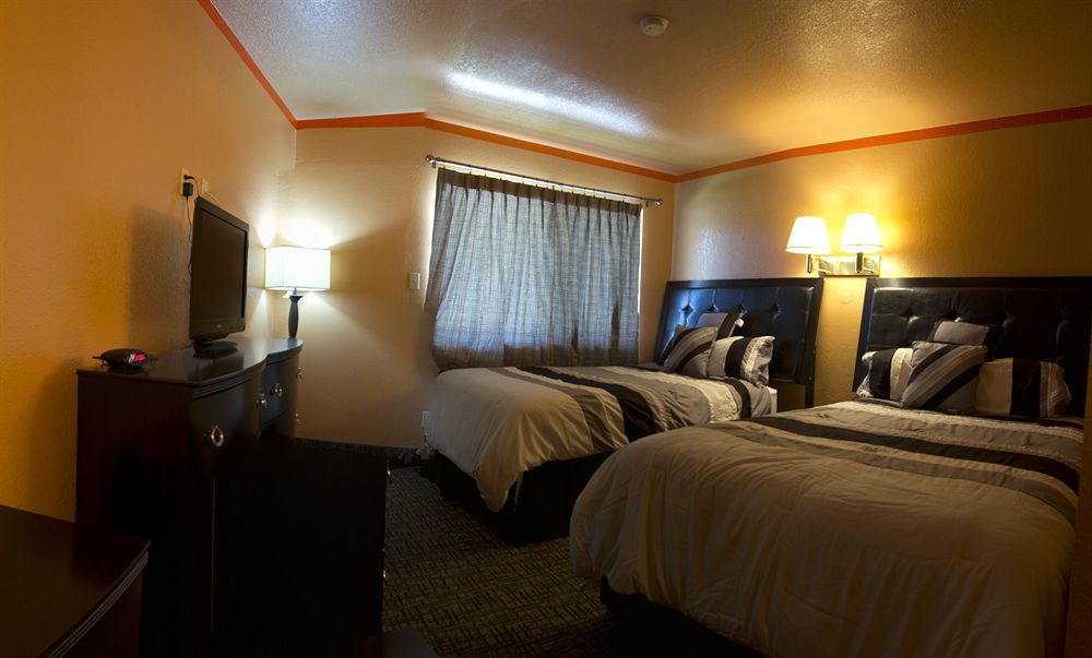 Capitol Inn & Suites Pierre Bagian luar foto