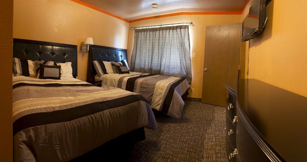Capitol Inn & Suites Pierre Bagian luar foto