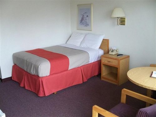 Capitol Inn & Suites Pierre Bagian luar foto