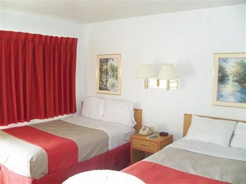 Capitol Inn & Suites Pierre Bagian luar foto