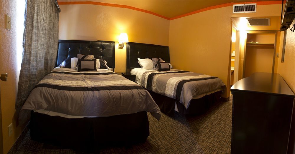 Capitol Inn & Suites Pierre Bagian luar foto