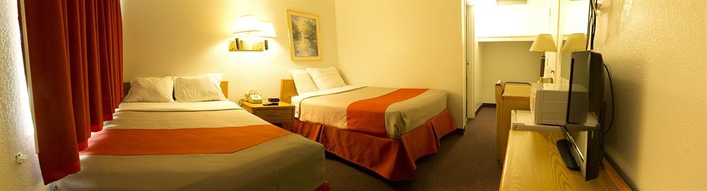 Capitol Inn & Suites Pierre Bagian luar foto